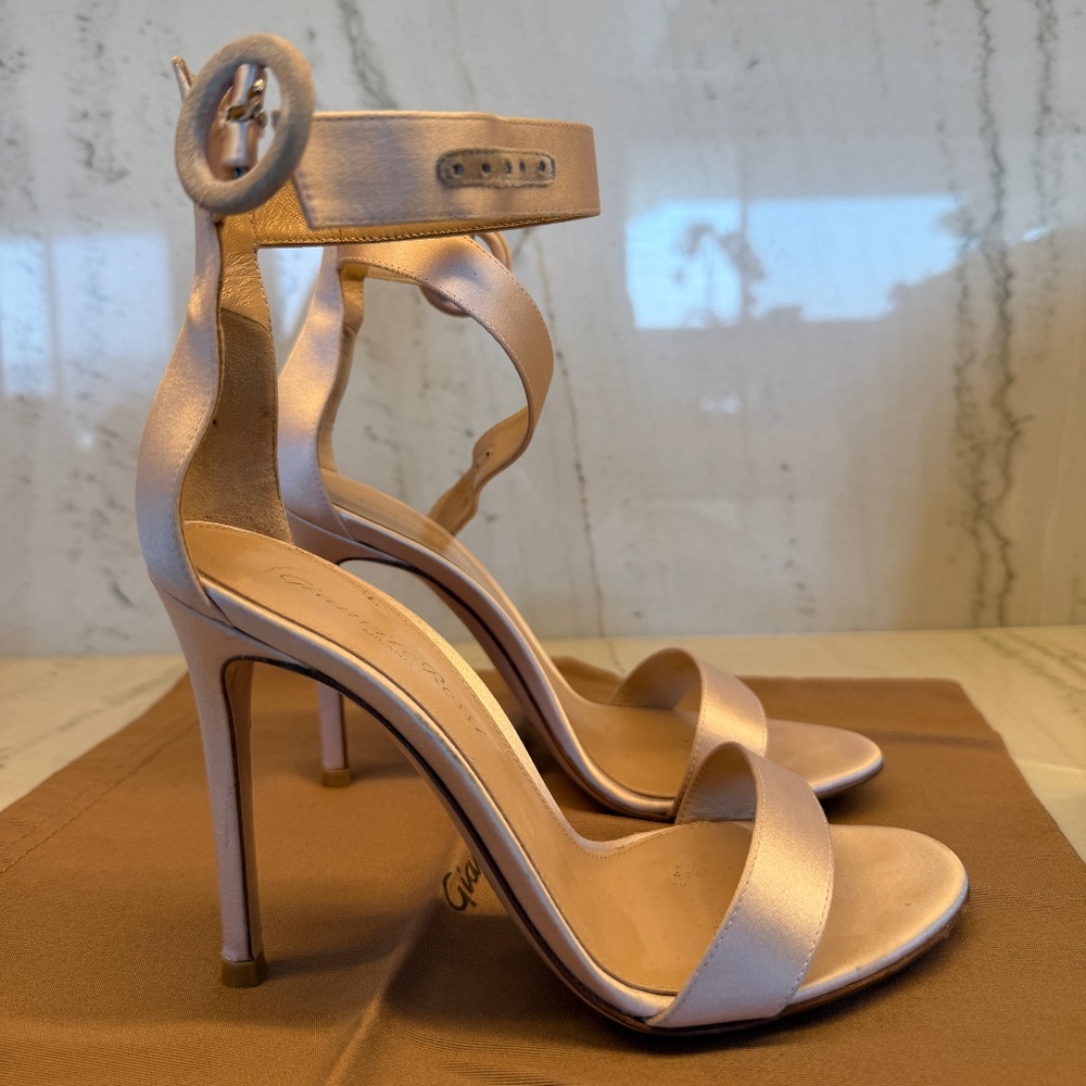 Gianvito Rossi Portofino 105 Powder Pink Blush Satin size 35/5